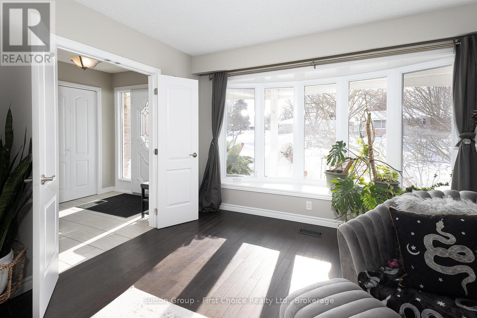 304 Devon Street, Stratford, ON - Indoor Photo Showing Other Room