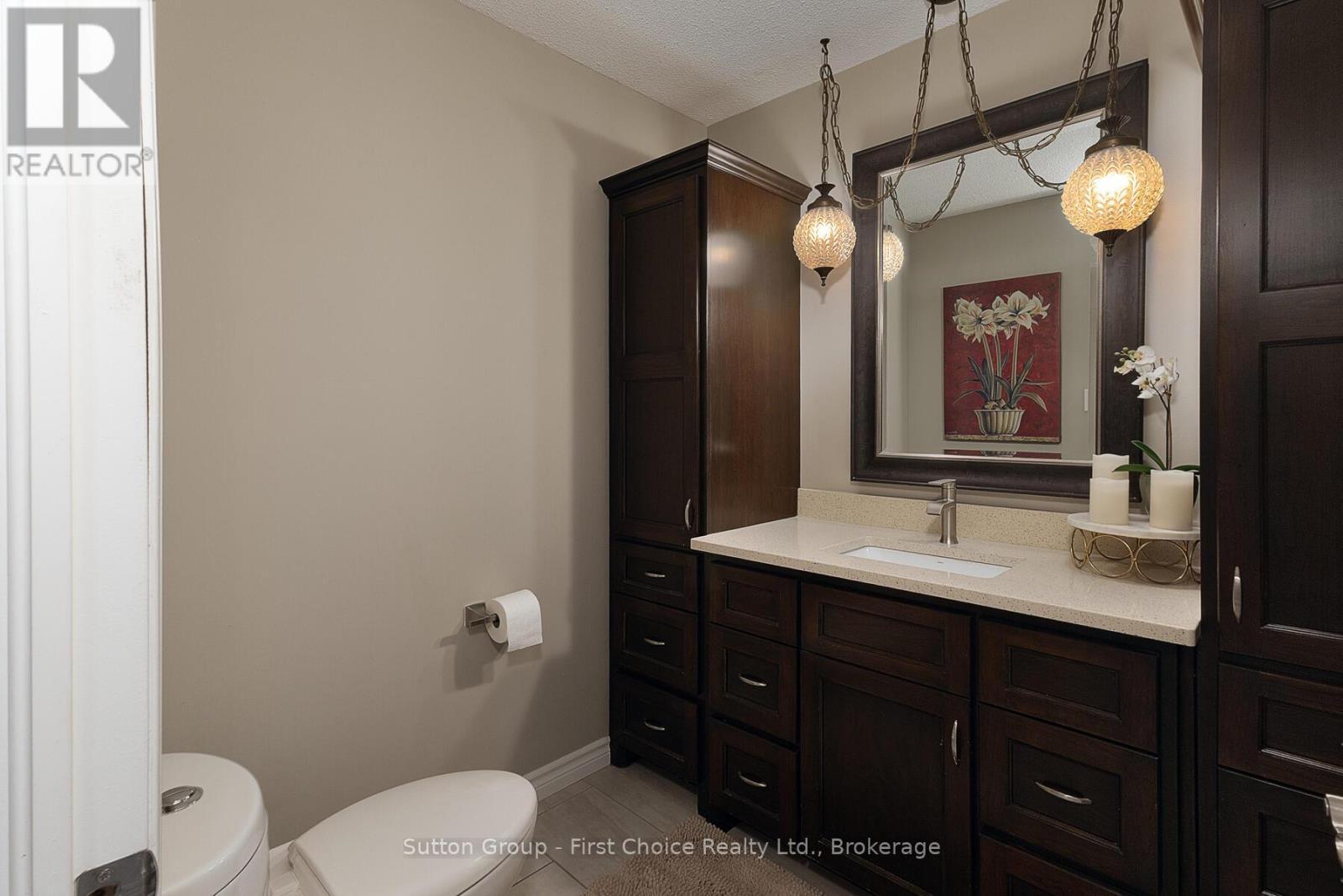 304 Devon Street, Stratford, ON - Indoor Photo Showing Bathroom