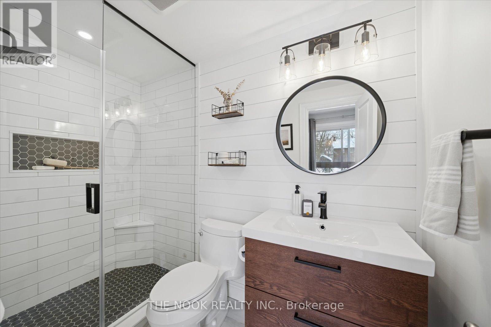 314 Richmond Street E, Oshawa (O'Neill), ON - Indoor Photo Showing Bathroom