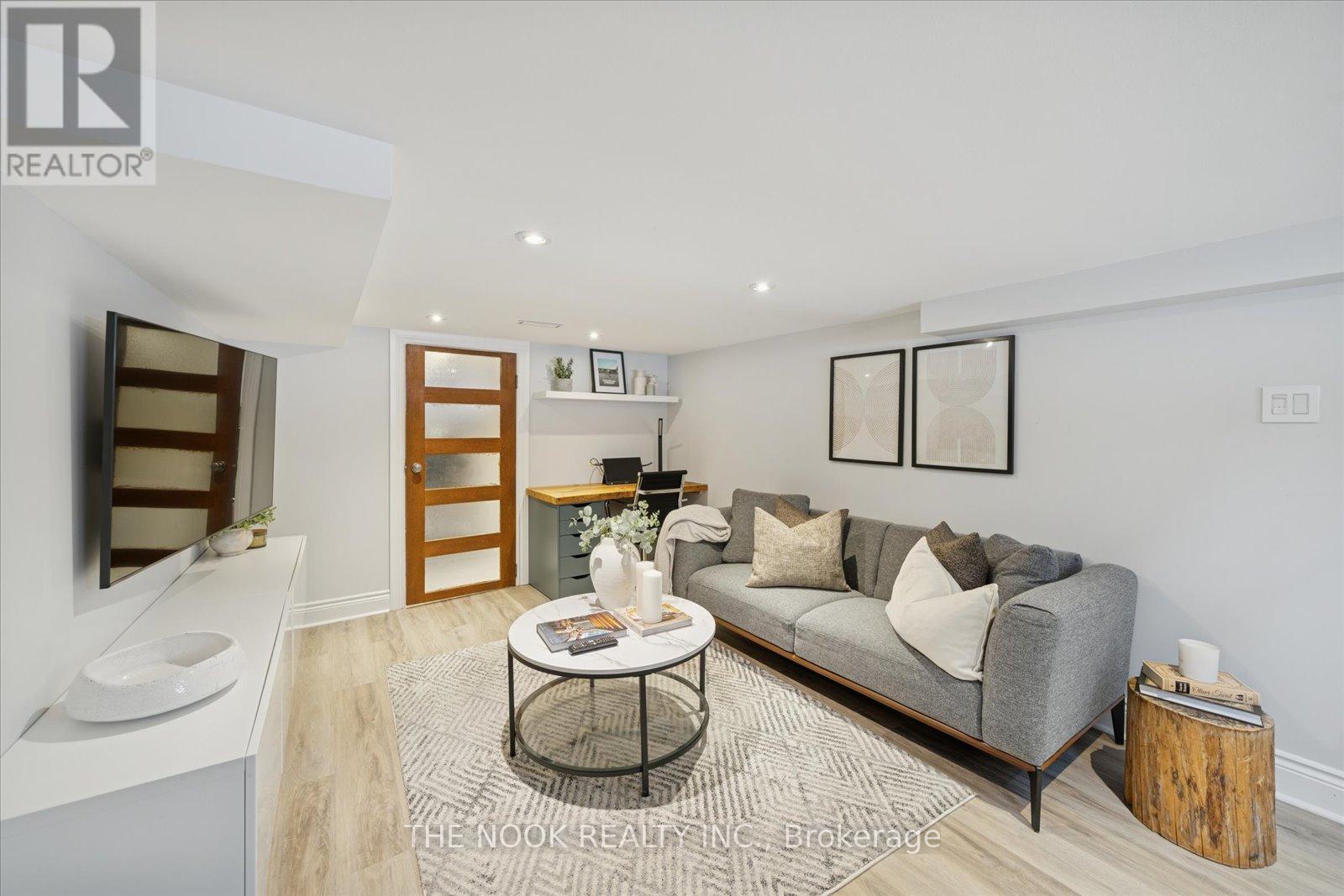 314 Richmond Street E, Oshawa (O'Neill), ON - Indoor Photo Showing Living Room