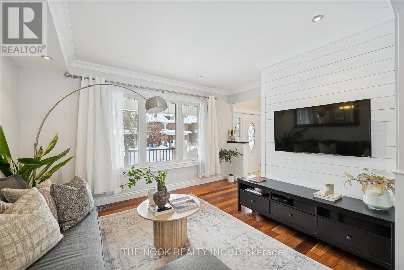 314 Richmond Street E, Oshawa (O'Neill), ON - Indoor Photo Showing Living Room