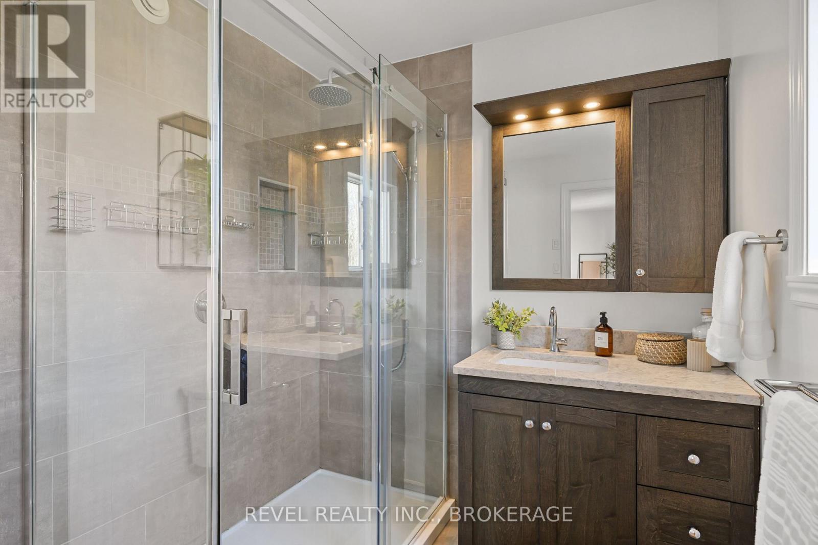 3826 Stage Coach Road, Frontenac (Frontenac South), ON - Indoor Photo Showing Bathroom
