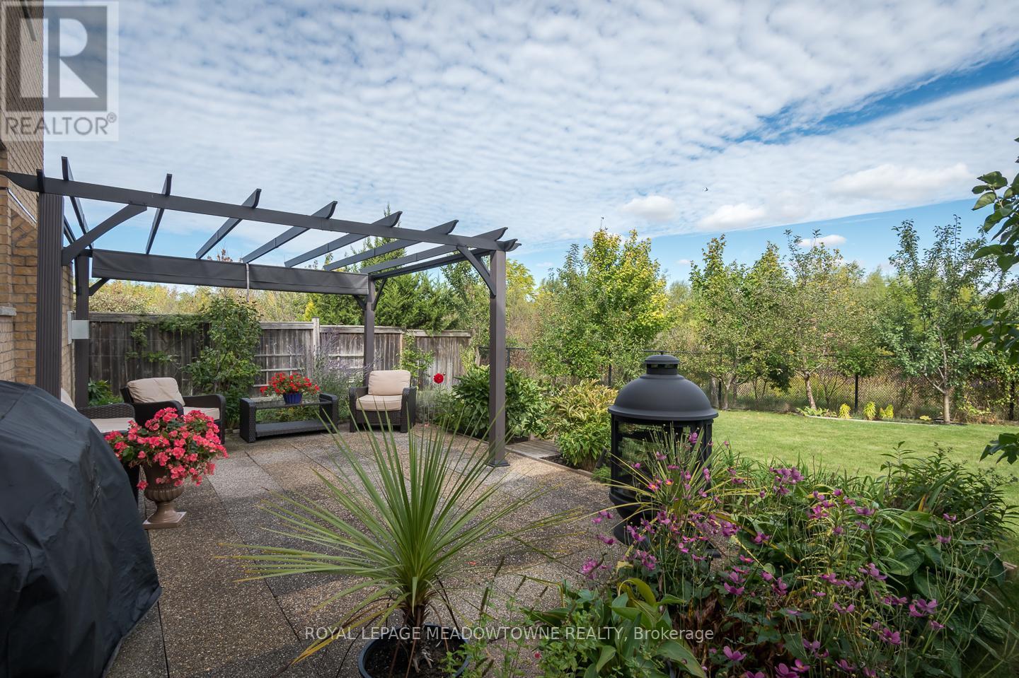 318 Malboeuf Court, Milton, ON - Outdoor With Deck Patio Veranda