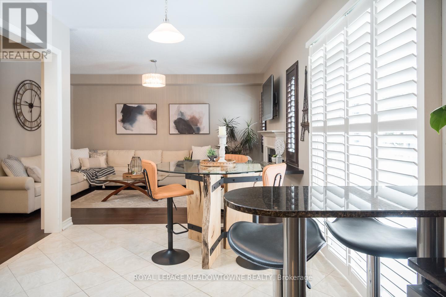 318 Malboeuf Court, Milton, ON - Indoor Photo Showing Dining Room