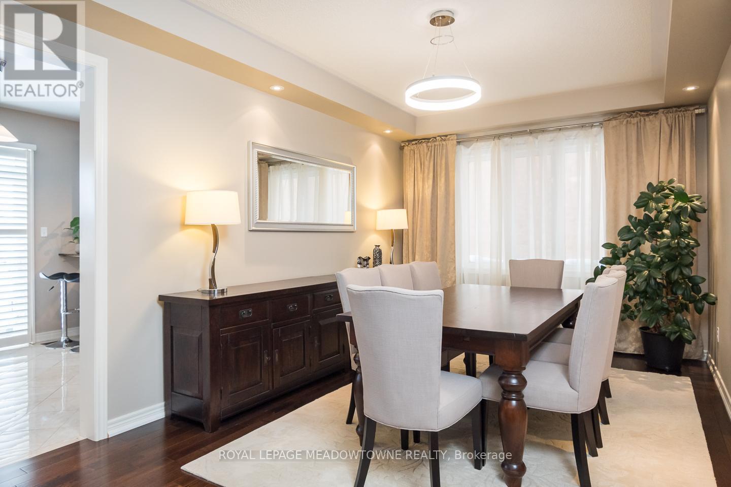 318 Malboeuf Court, Milton, ON - Indoor Photo Showing Dining Room