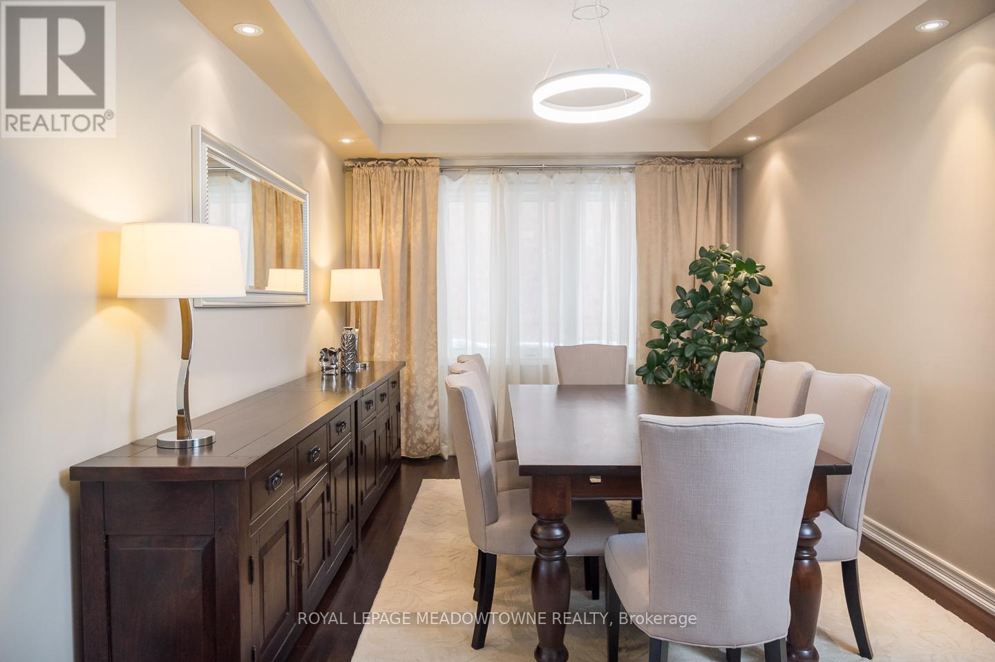 318 Malboeuf Court, Milton, ON - Indoor Photo Showing Dining Room