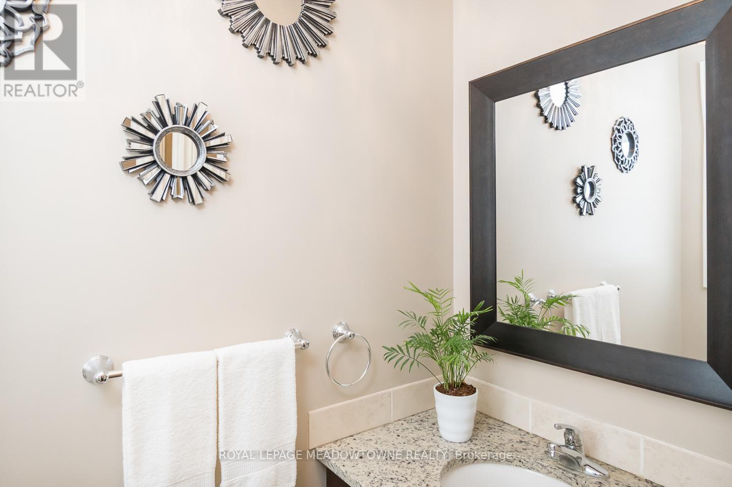 318 Malboeuf Court, Milton, ON - Indoor Photo Showing Bathroom