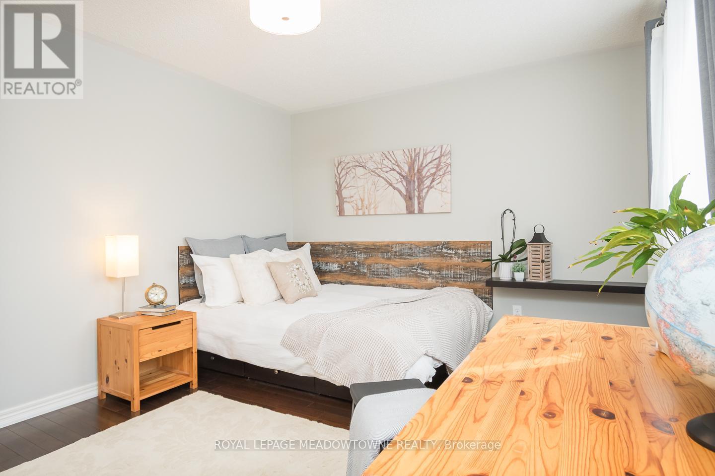 318 Malboeuf Court, Milton, ON - Indoor Photo Showing Bedroom