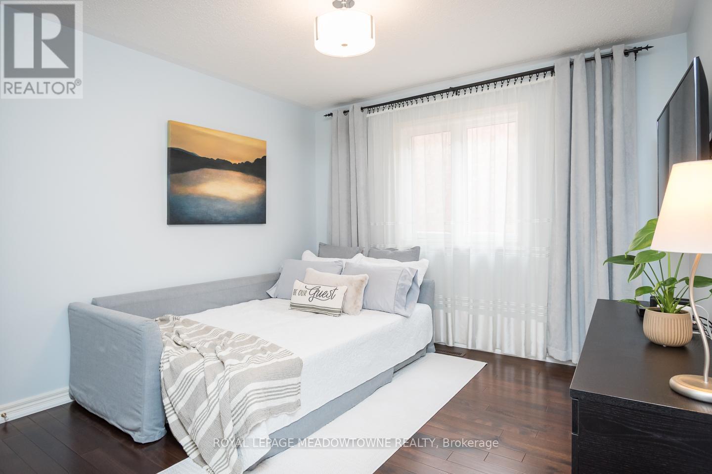 318 Malboeuf Court, Milton, ON - Indoor Photo Showing Bedroom