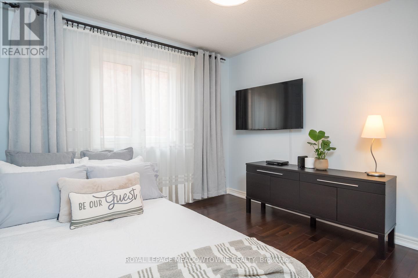 318 Malboeuf Court, Milton, ON - Indoor Photo Showing Bedroom