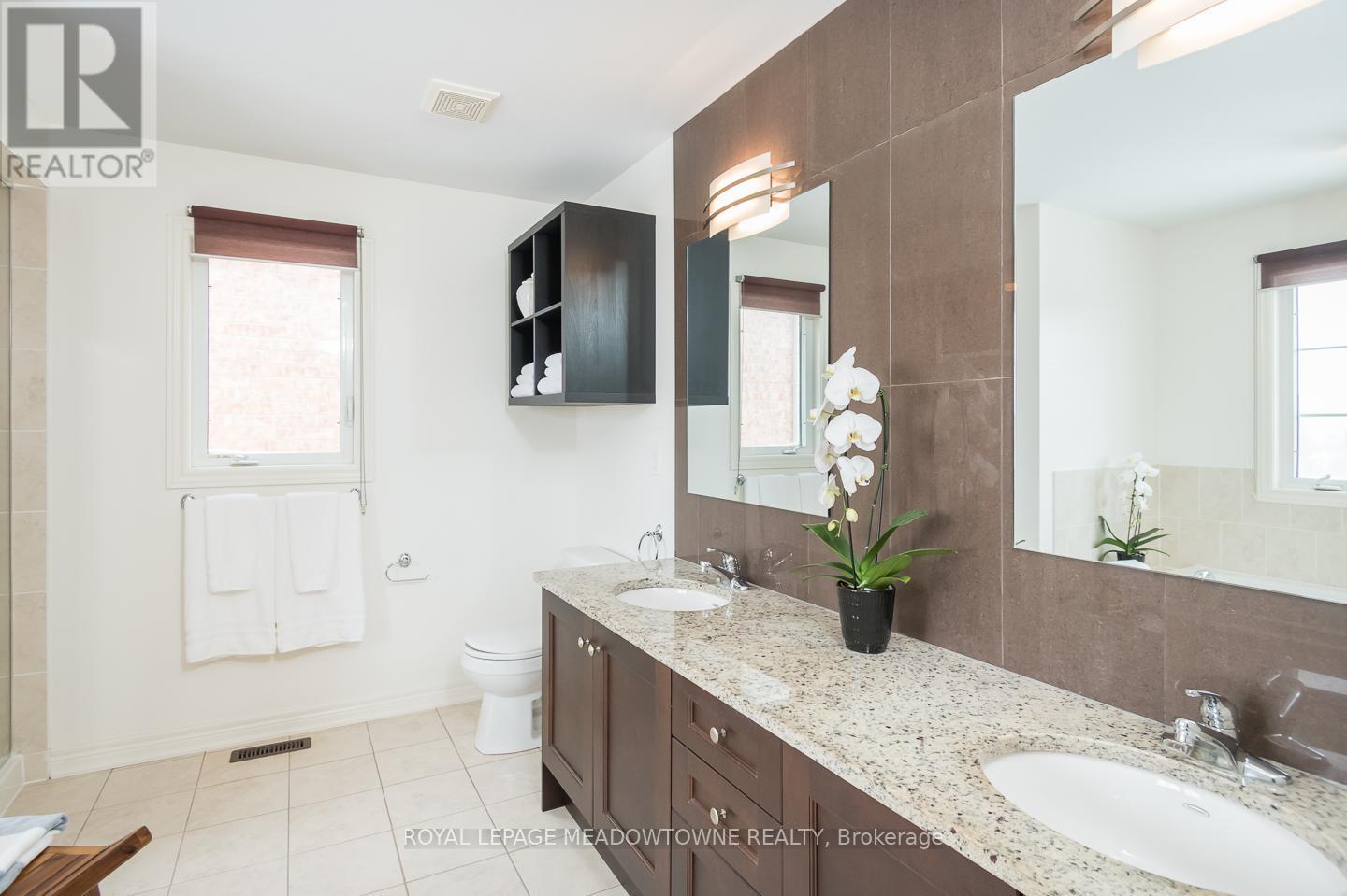 318 Malboeuf Court, Milton, ON - Indoor Photo Showing Bathroom