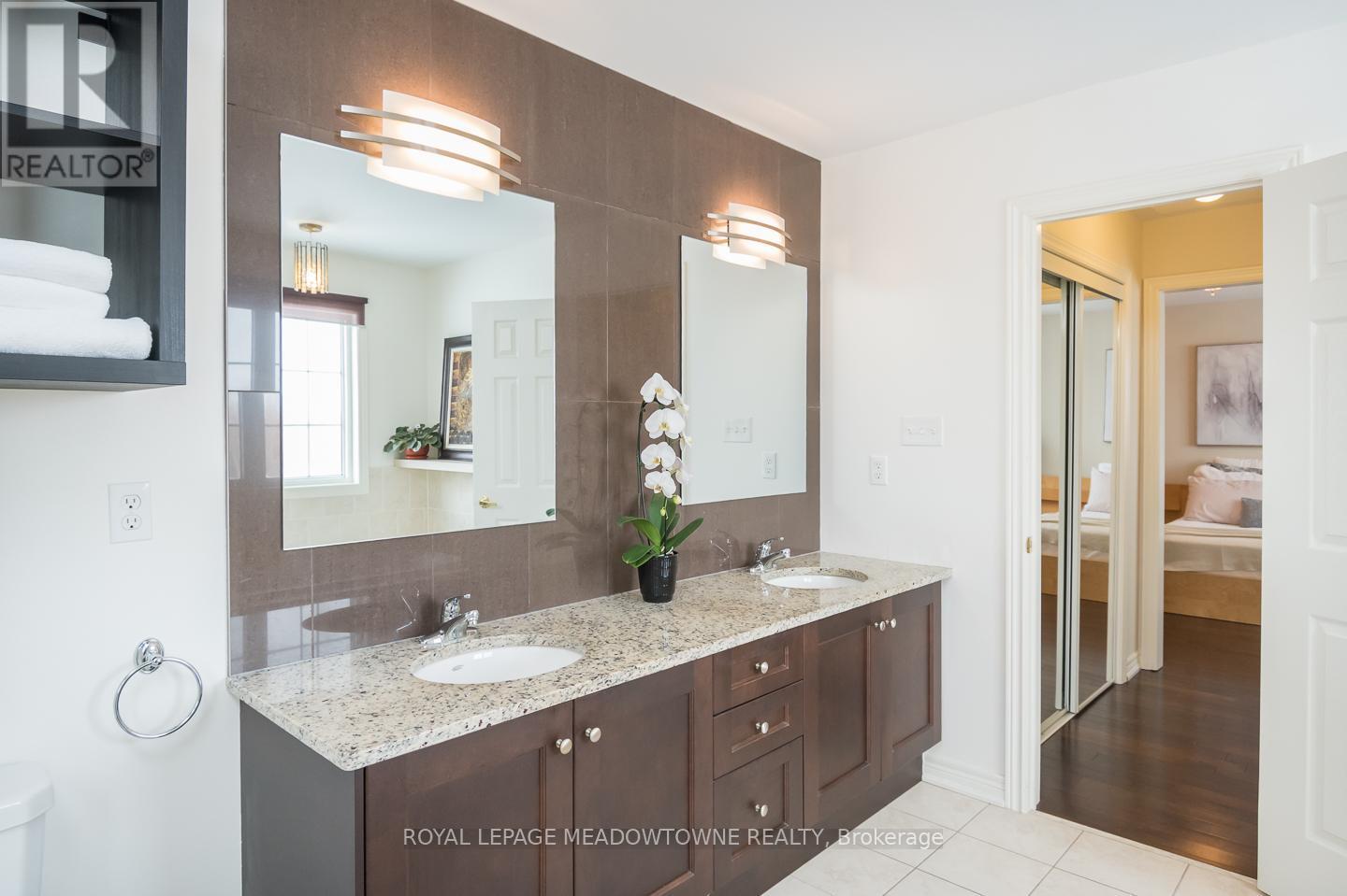 318 Malboeuf Court, Milton, ON - Indoor Photo Showing Bathroom