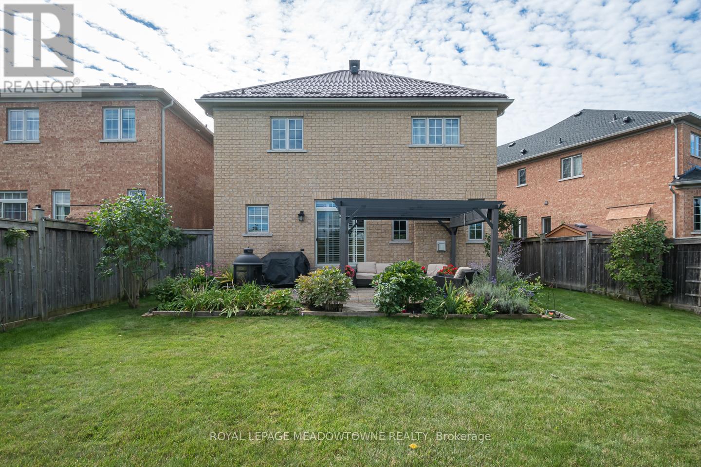 318 Malboeuf Court, Milton, ON - Outdoor With Exterior