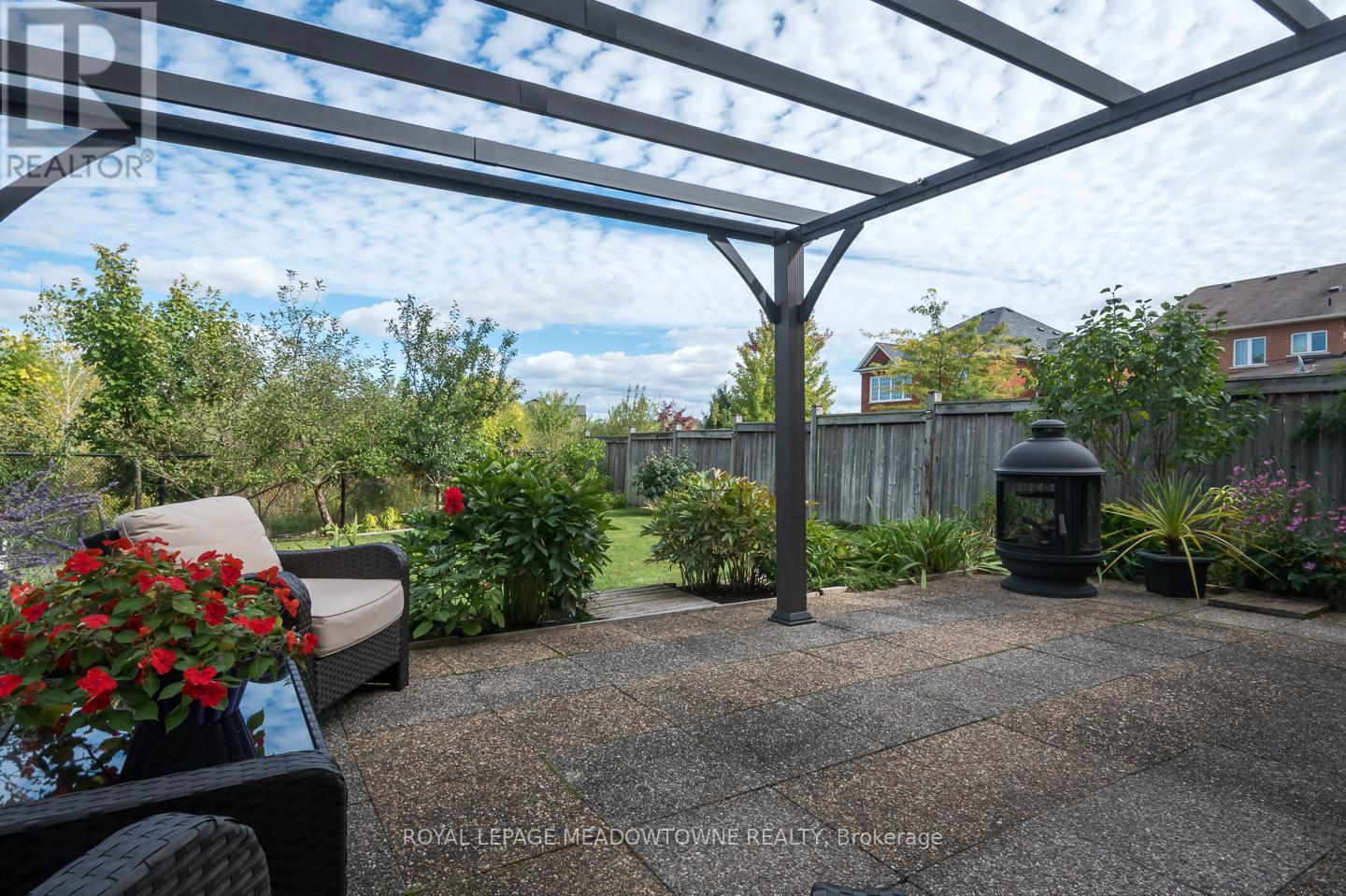 318 Malboeuf Court, Milton, ON - Outdoor