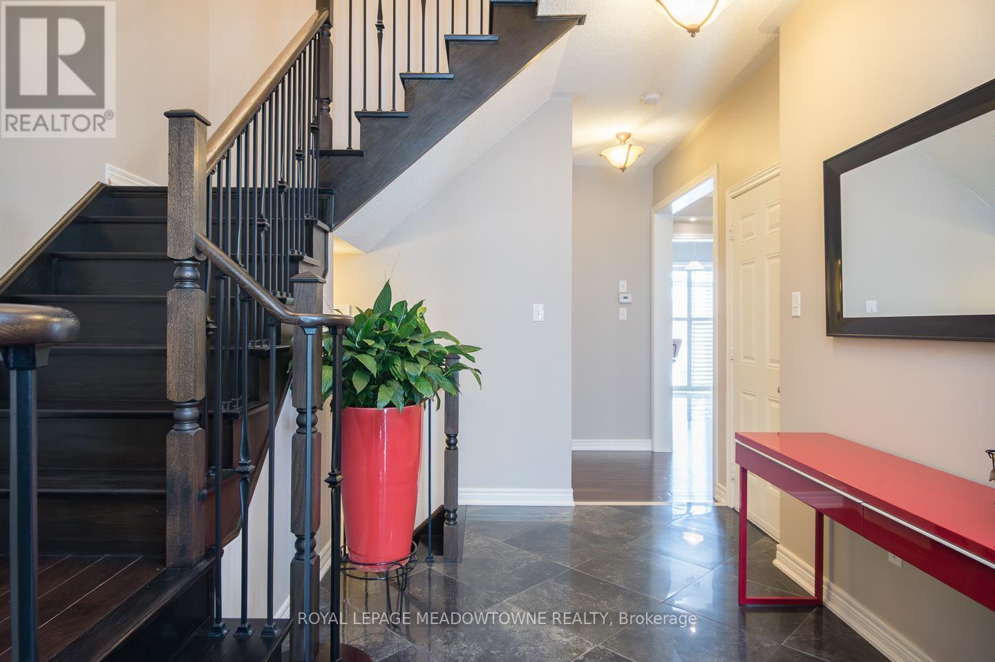 318 Malboeuf Court, Milton, ON - Indoor Photo Showing Other Room