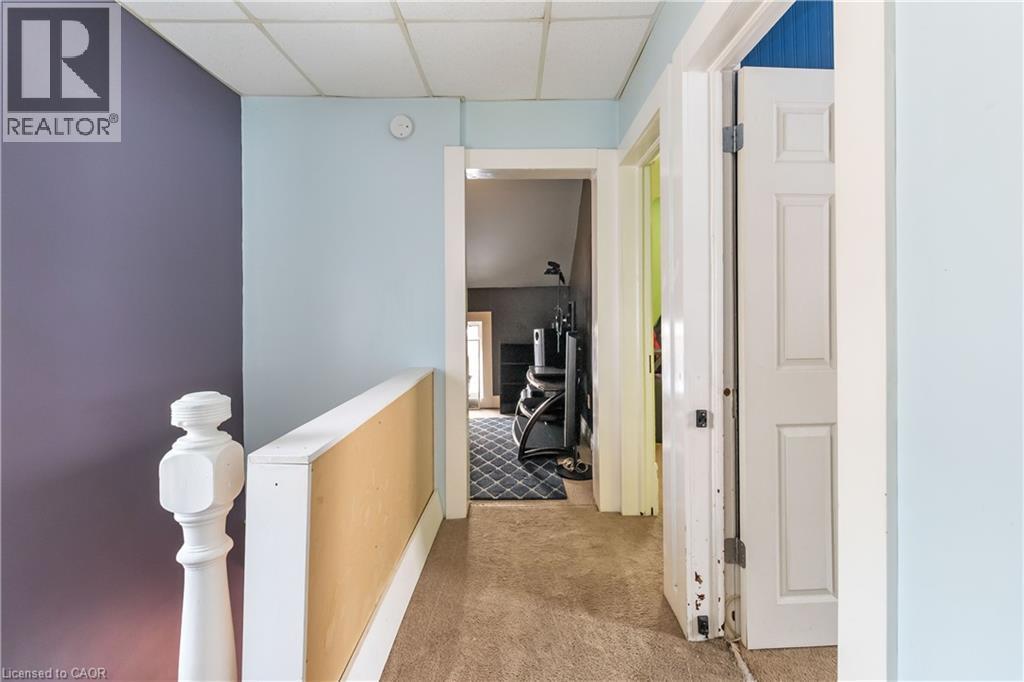 Upstairs hallway between bedrooms and bathroom - 112 Eagle Avenue, Brantford, ON - Indoor Photo Showing Other Room