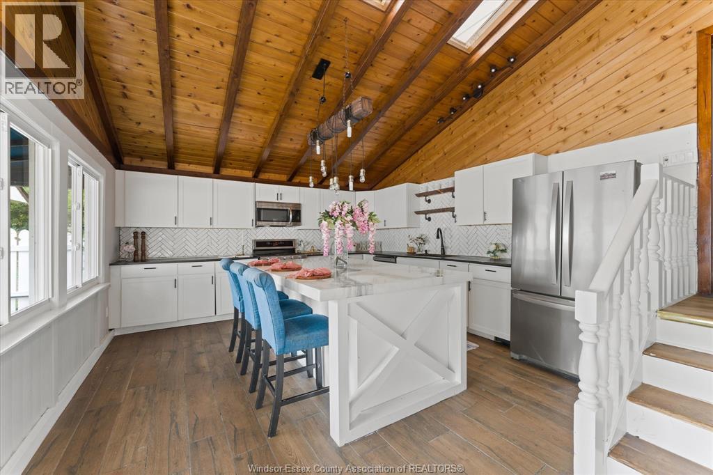 285 Belleperche Place, Windsor, ON - Indoor Photo Showing Kitchen With Upgraded Kitchen
