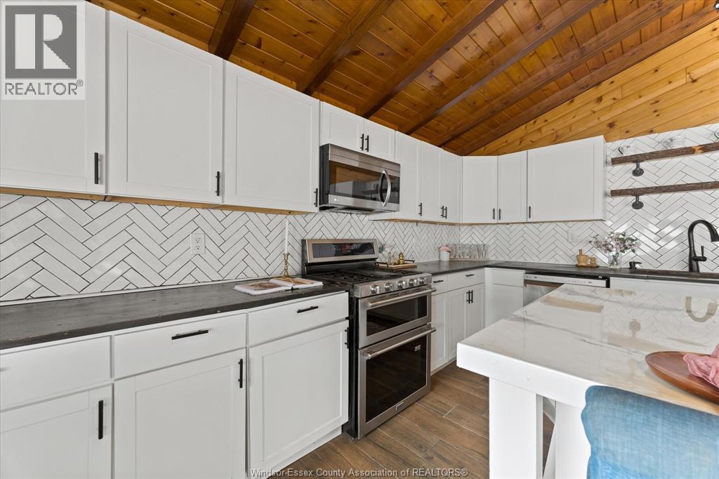 285 Belleperche Place, Windsor, ON - Indoor Photo Showing Kitchen With Upgraded Kitchen