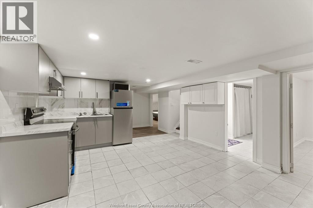 285 Belleperche Place, Windsor, ON - Indoor Photo Showing Kitchen