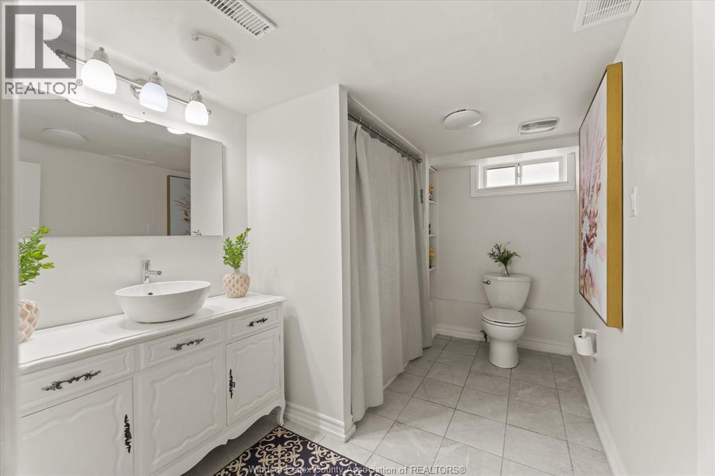 285 Belleperche Place, Windsor, ON - Indoor Photo Showing Bathroom