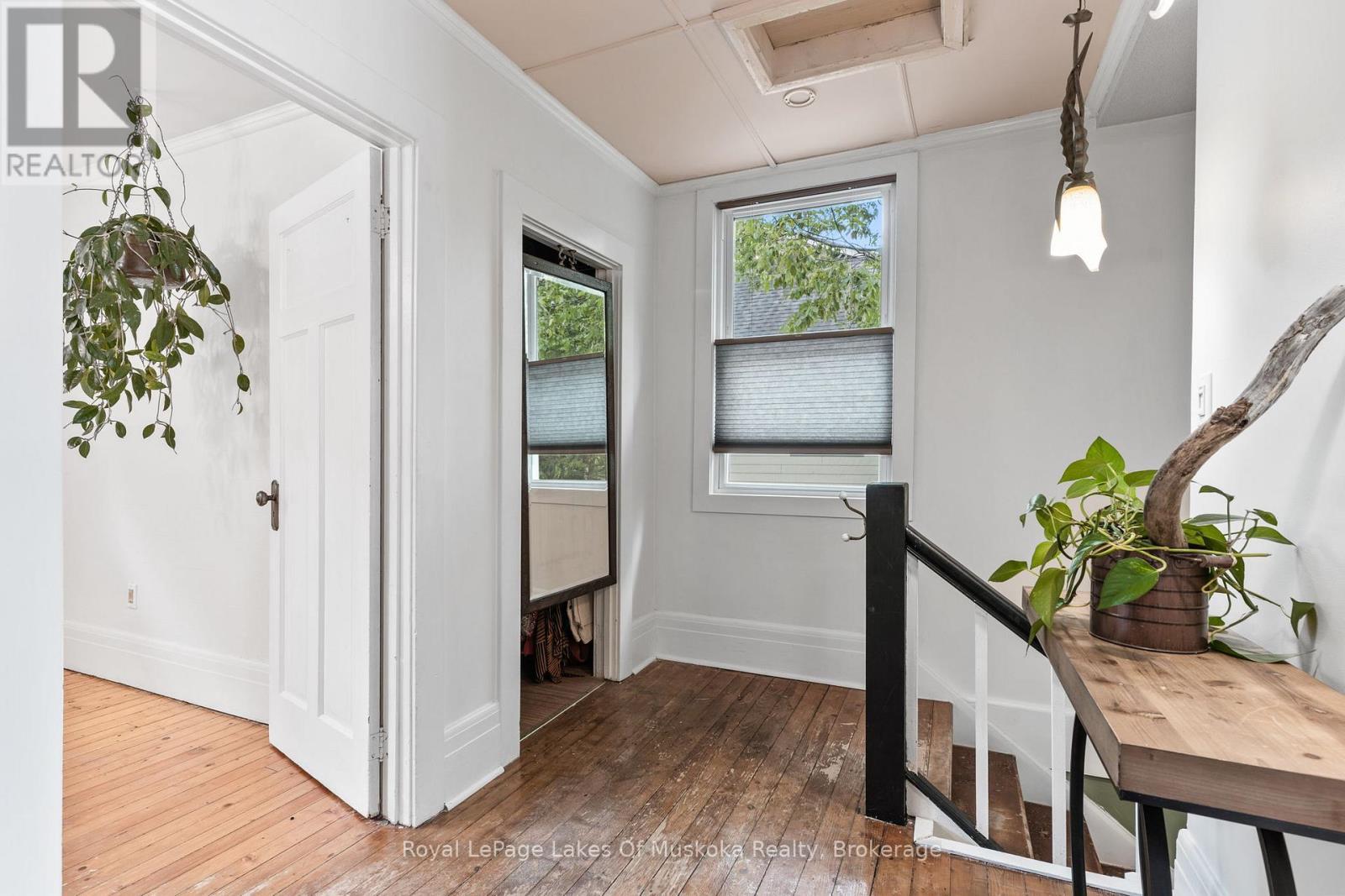 8 North Road, Lake Of Bays (Mclean), ON - Indoor Photo Showing Other Room