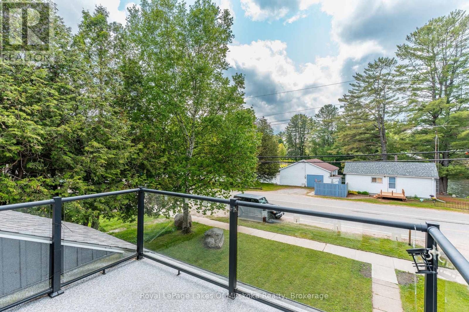 8 North Road, Lake Of Bays (Mclean), ON - Outdoor With Balcony