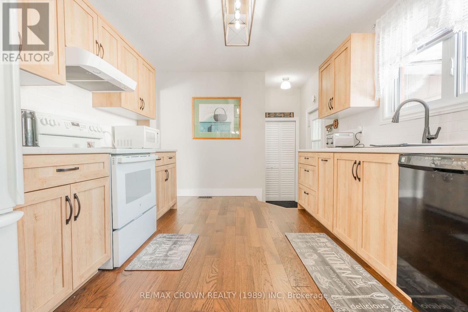37 Clark Street, Kapuskasing, ON - Indoor Photo Showing Kitchen