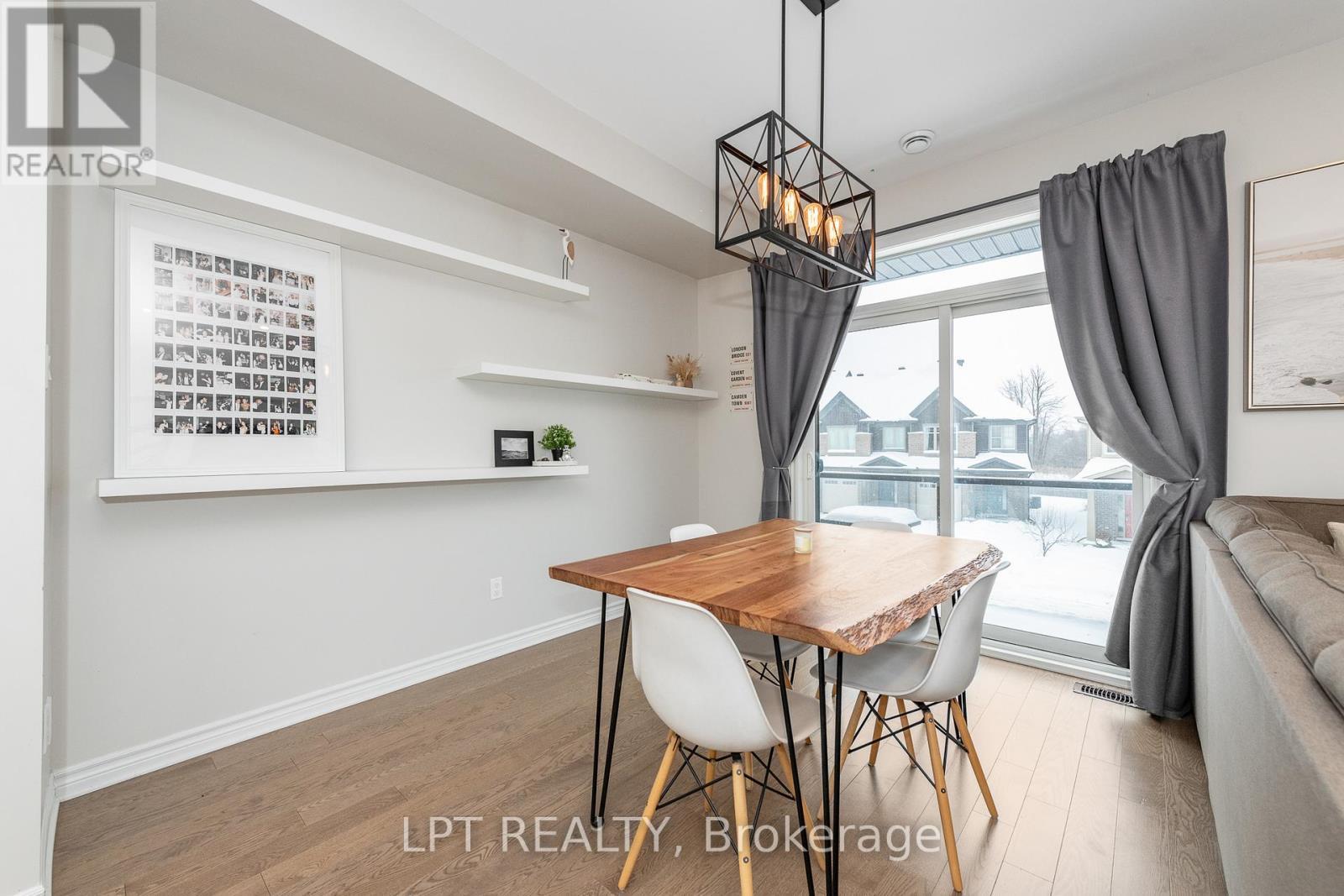 202 Hawkmere Way, Ottawa, ON - Indoor Photo Showing Dining Room