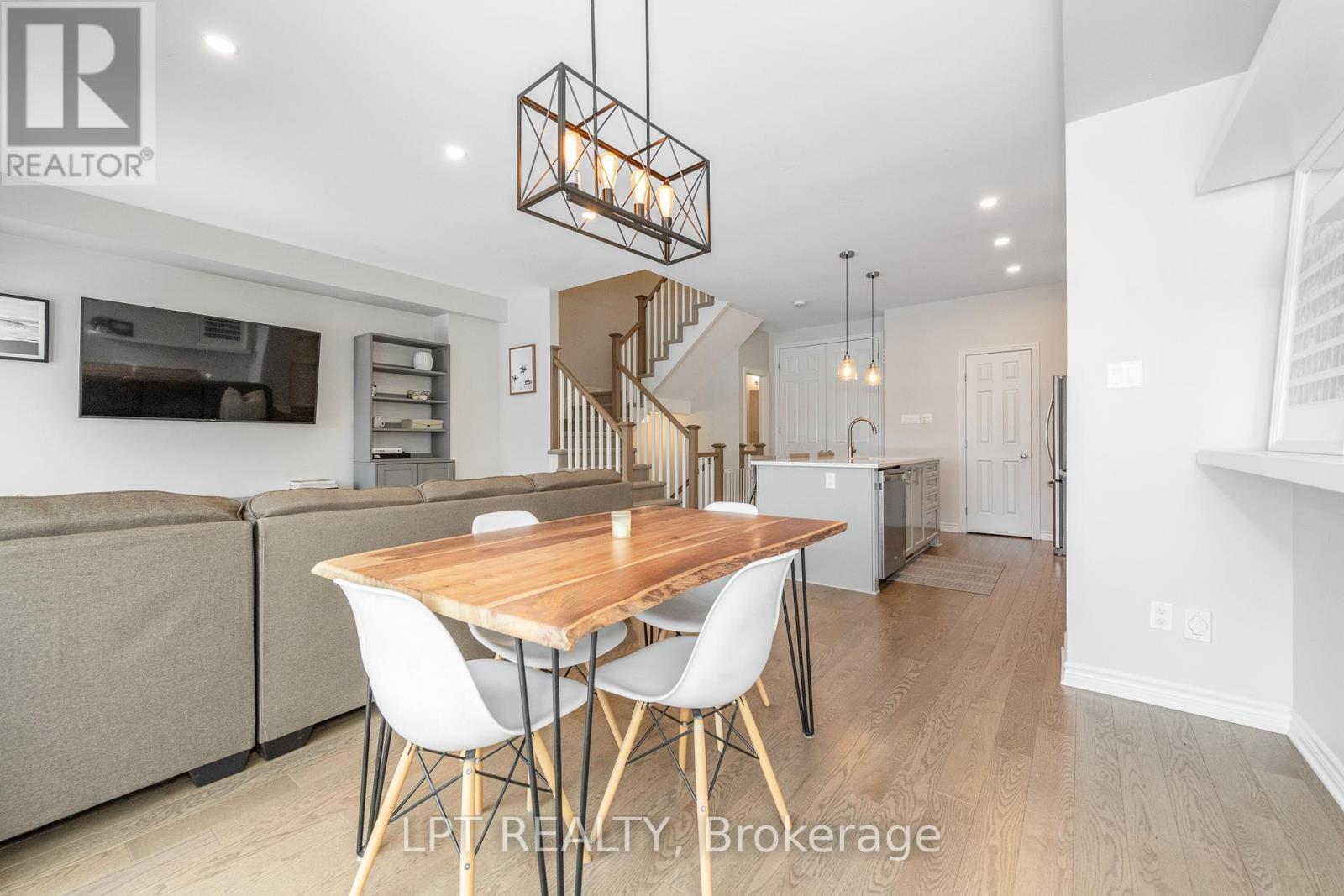 202 Hawkmere Way, Ottawa, ON - Indoor Photo Showing Dining Room