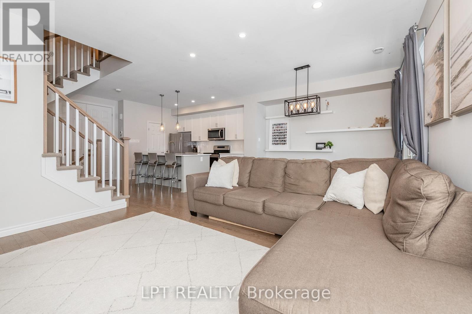 202 Hawkmere Way, Ottawa, ON - Indoor Photo Showing Living Room