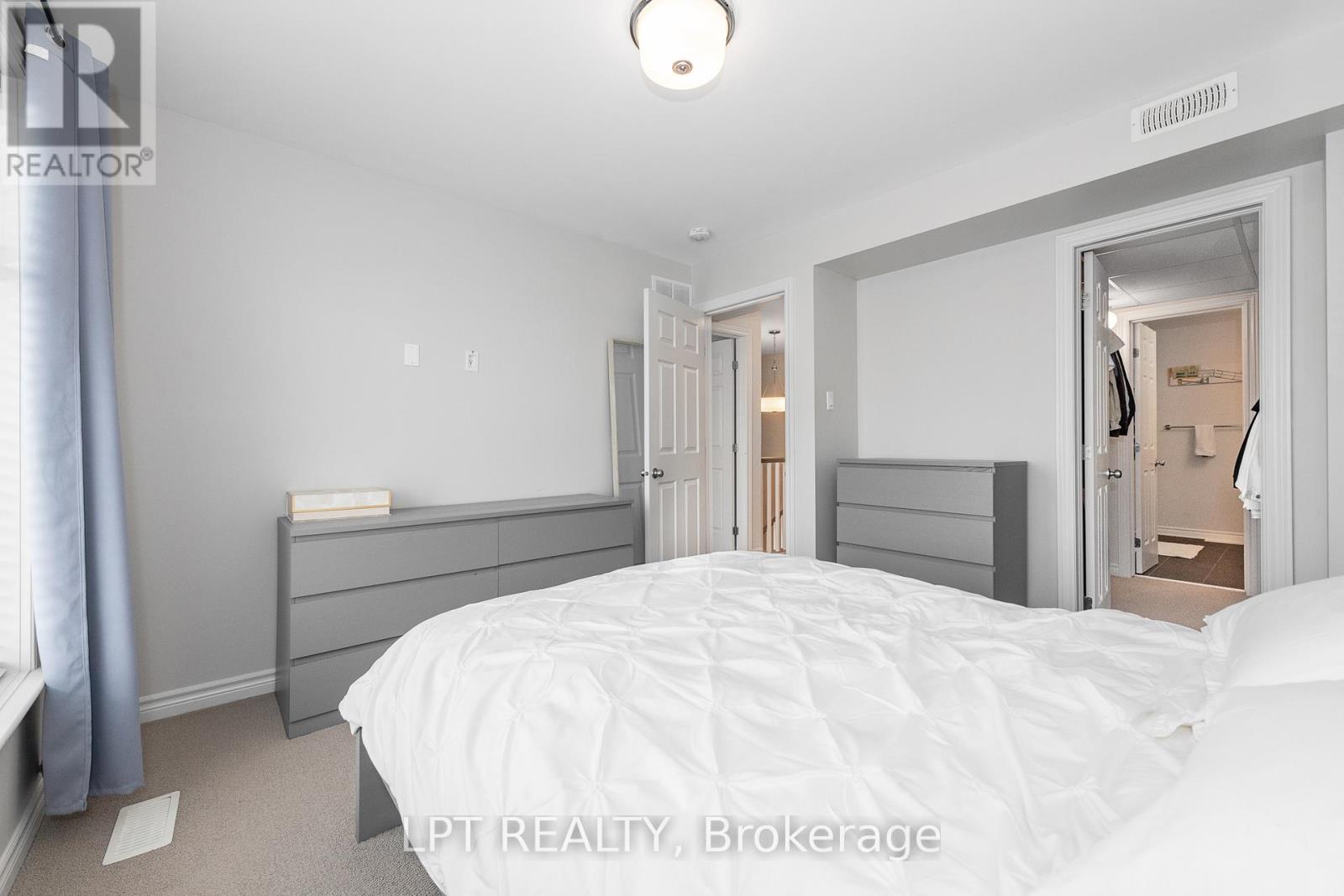 202 Hawkmere Way, Ottawa, ON - Indoor Photo Showing Bedroom