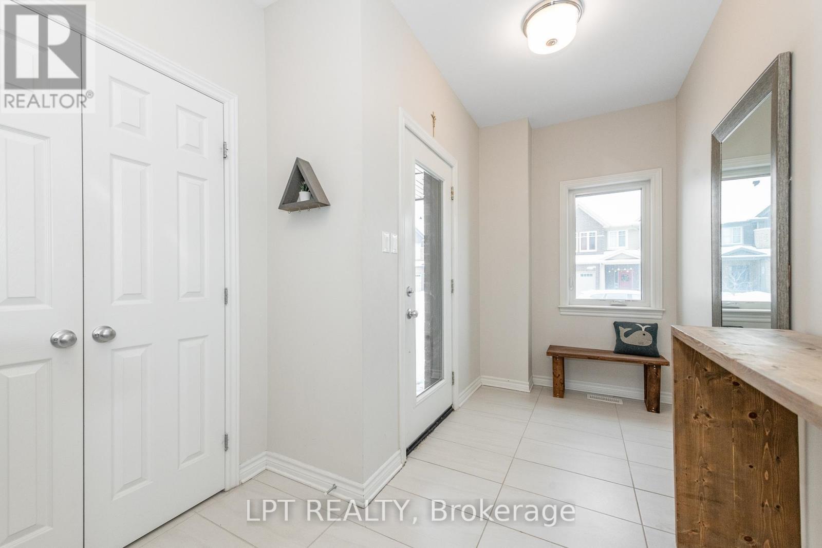 202 Hawkmere Way, Ottawa, ON - Indoor Photo Showing Other Room