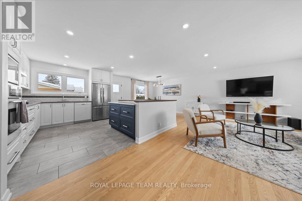 20 Whitburn Crescent, Ottawa, ON - Indoor