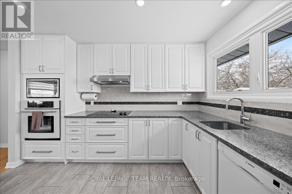 20 Whitburn Crescent, Ottawa, ON - Indoor Photo Showing Kitchen