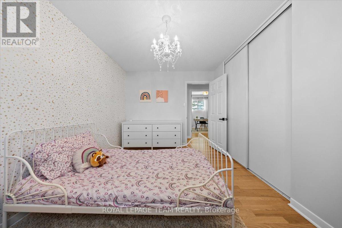 20 Whitburn Crescent, Ottawa, ON - Indoor Photo Showing Bedroom