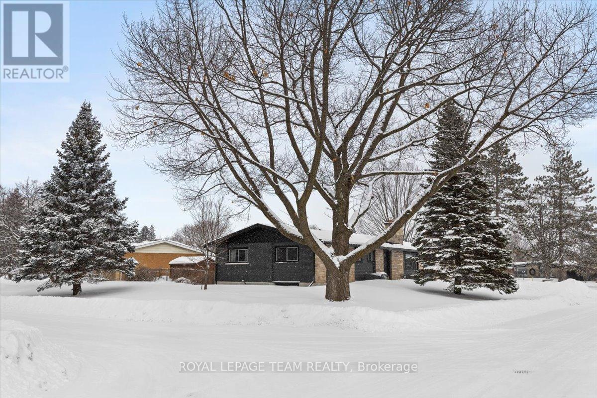 20 Whitburn Crescent, Ottawa, ON - Outdoor