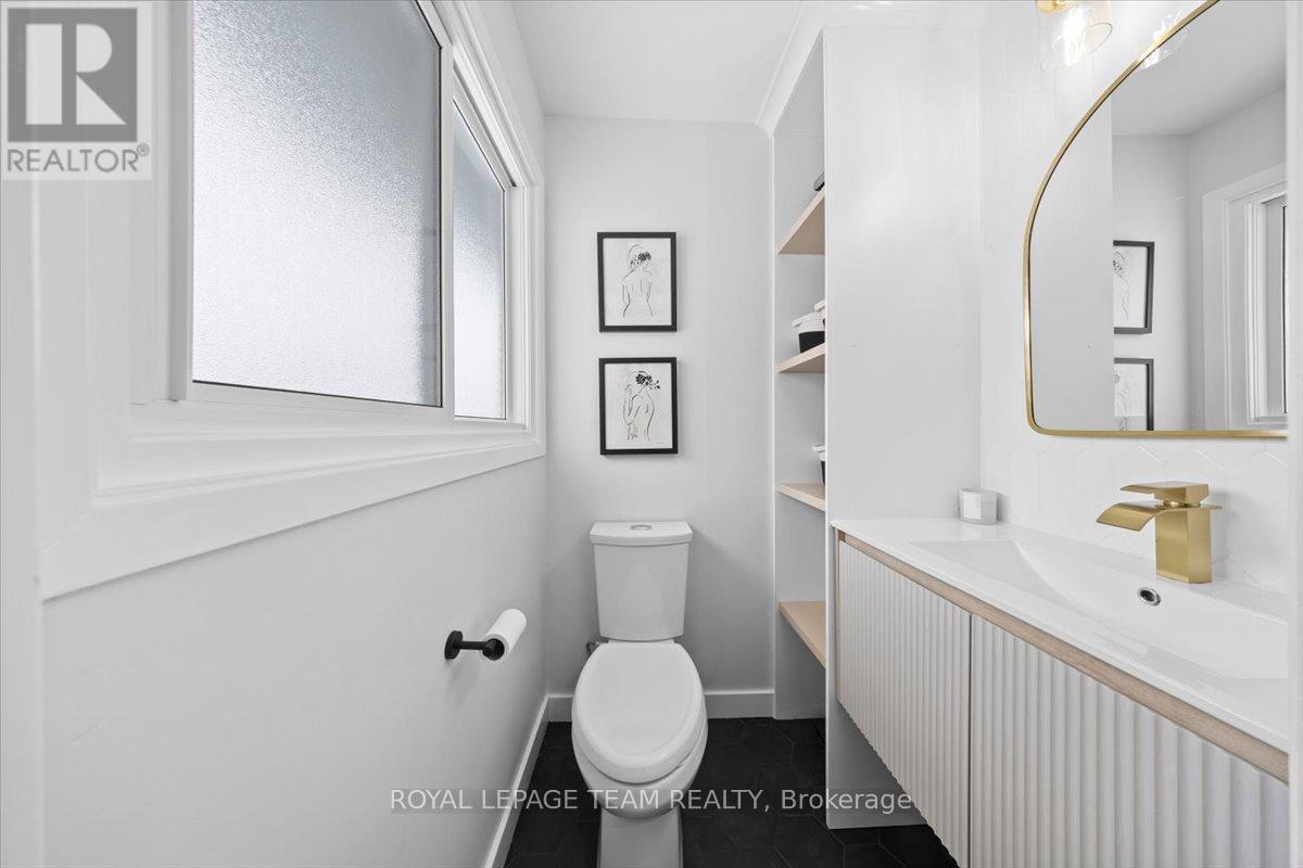 20 Whitburn Crescent, Ottawa, ON - Indoor Photo Showing Bathroom