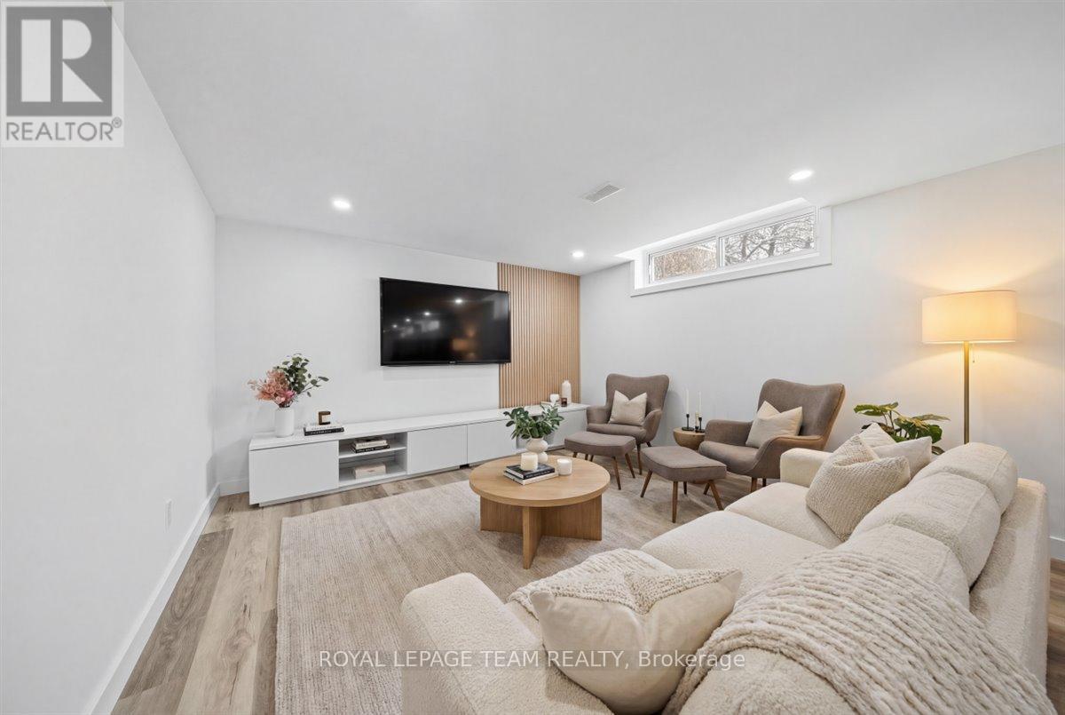 virtually staged - 20 Whitburn Crescent, Ottawa, ON - Indoor Photo Showing Living Room