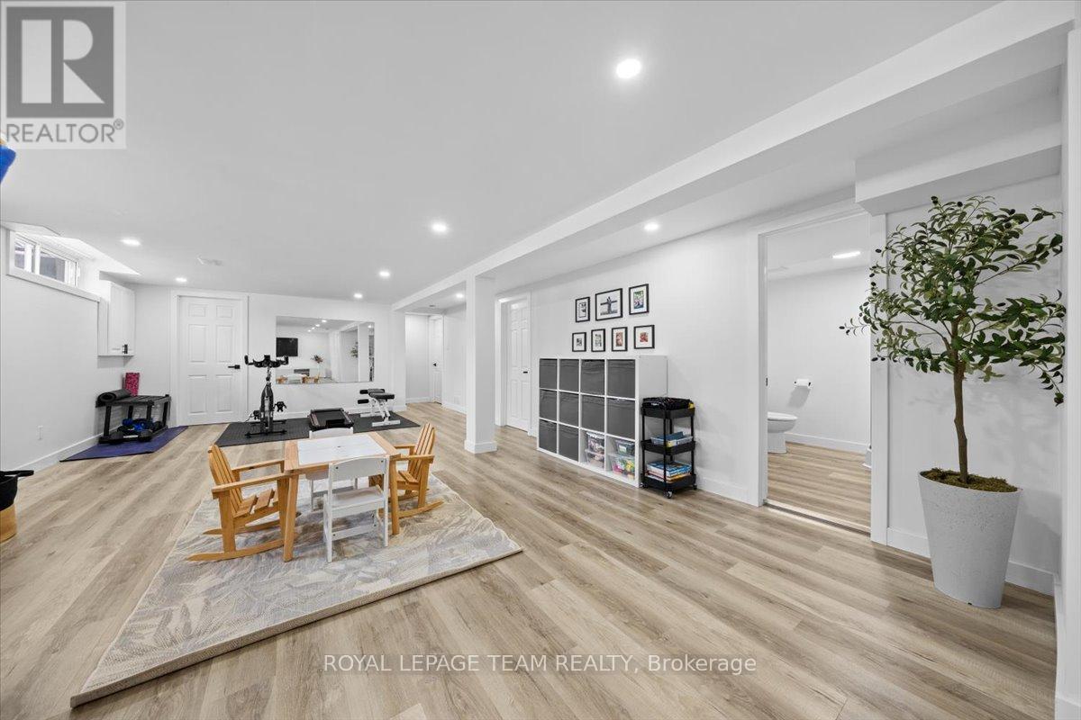 20 Whitburn Crescent, Ottawa, ON - Indoor