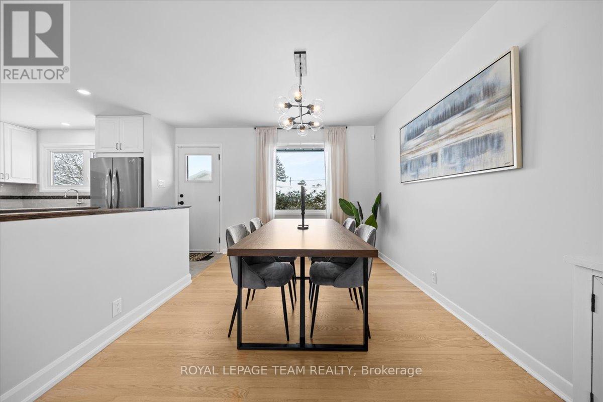 20 Whitburn Crescent, Ottawa, ON - Indoor