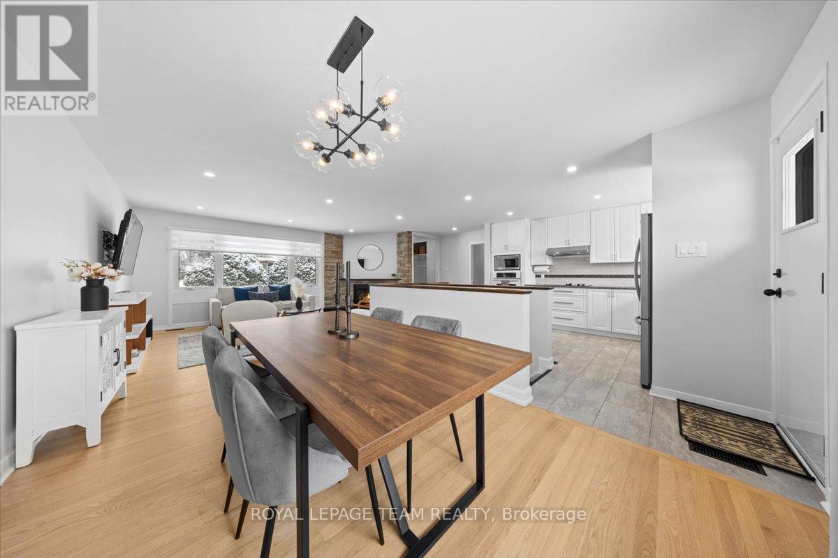 20 Whitburn Crescent, Ottawa, ON - Indoor Photo Showing Dining Room