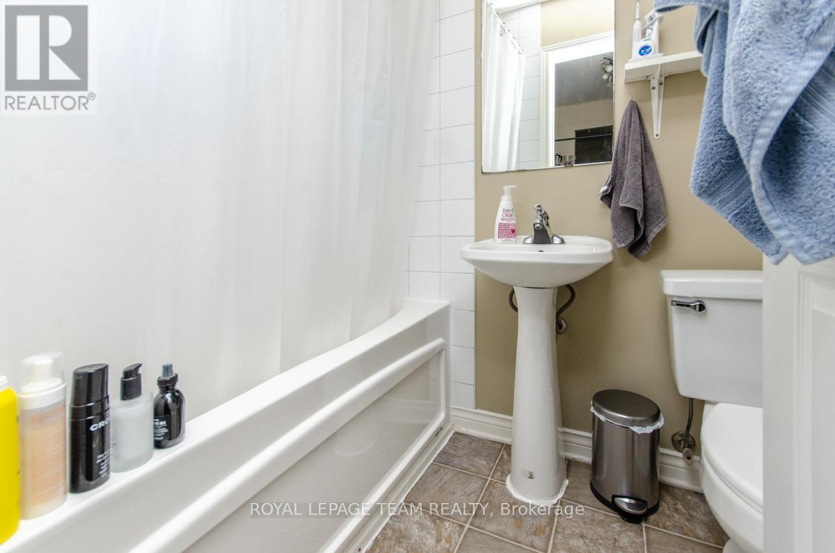 395 Mcleod Street, Ottawa, ON - Indoor Photo Showing Bathroom