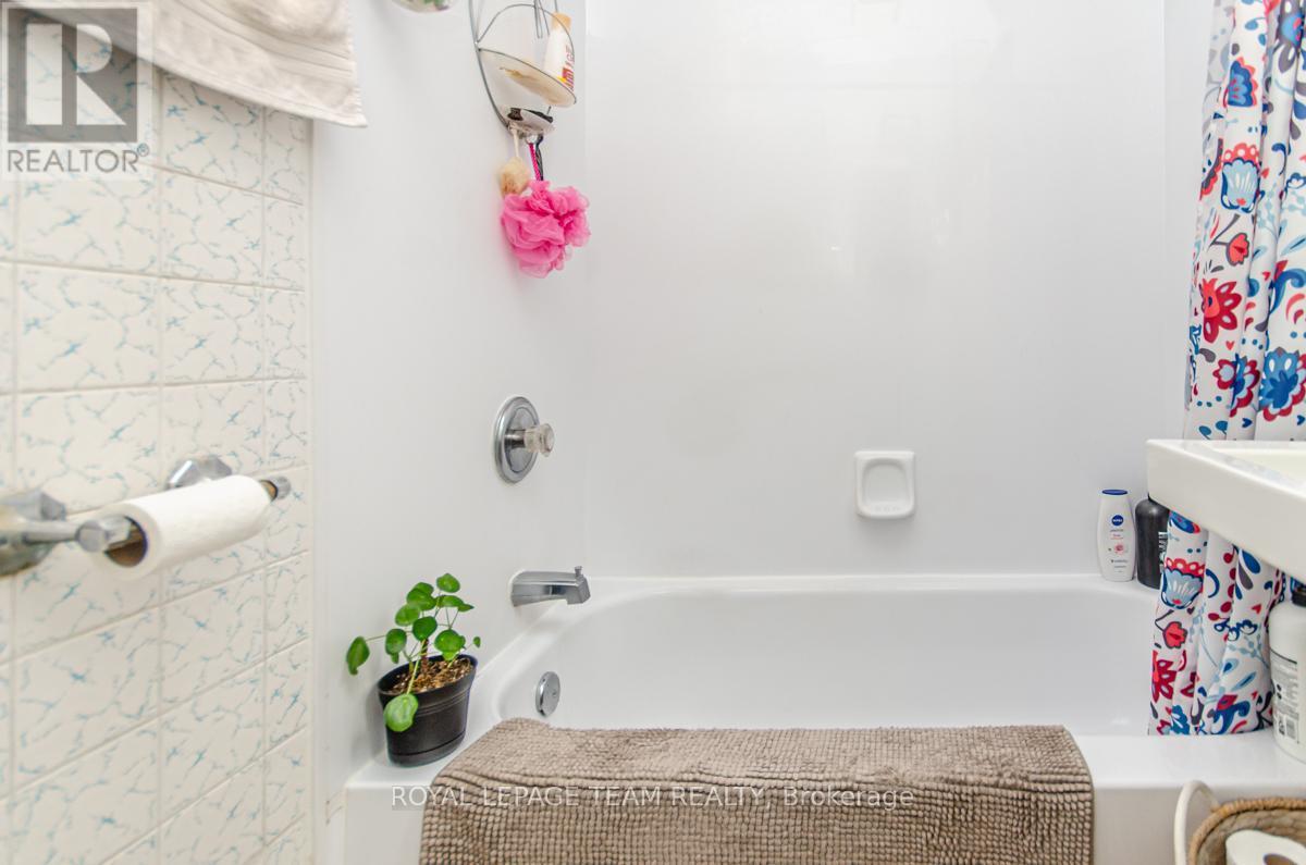 395 Mcleod Street, Ottawa, ON - Indoor Photo Showing Bathroom