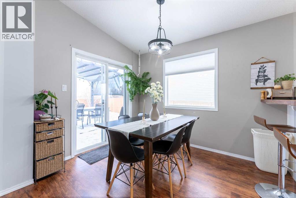 619 Aberdeen Crescent W, Lethbridge, AB - Indoor Photo Showing Dining Room