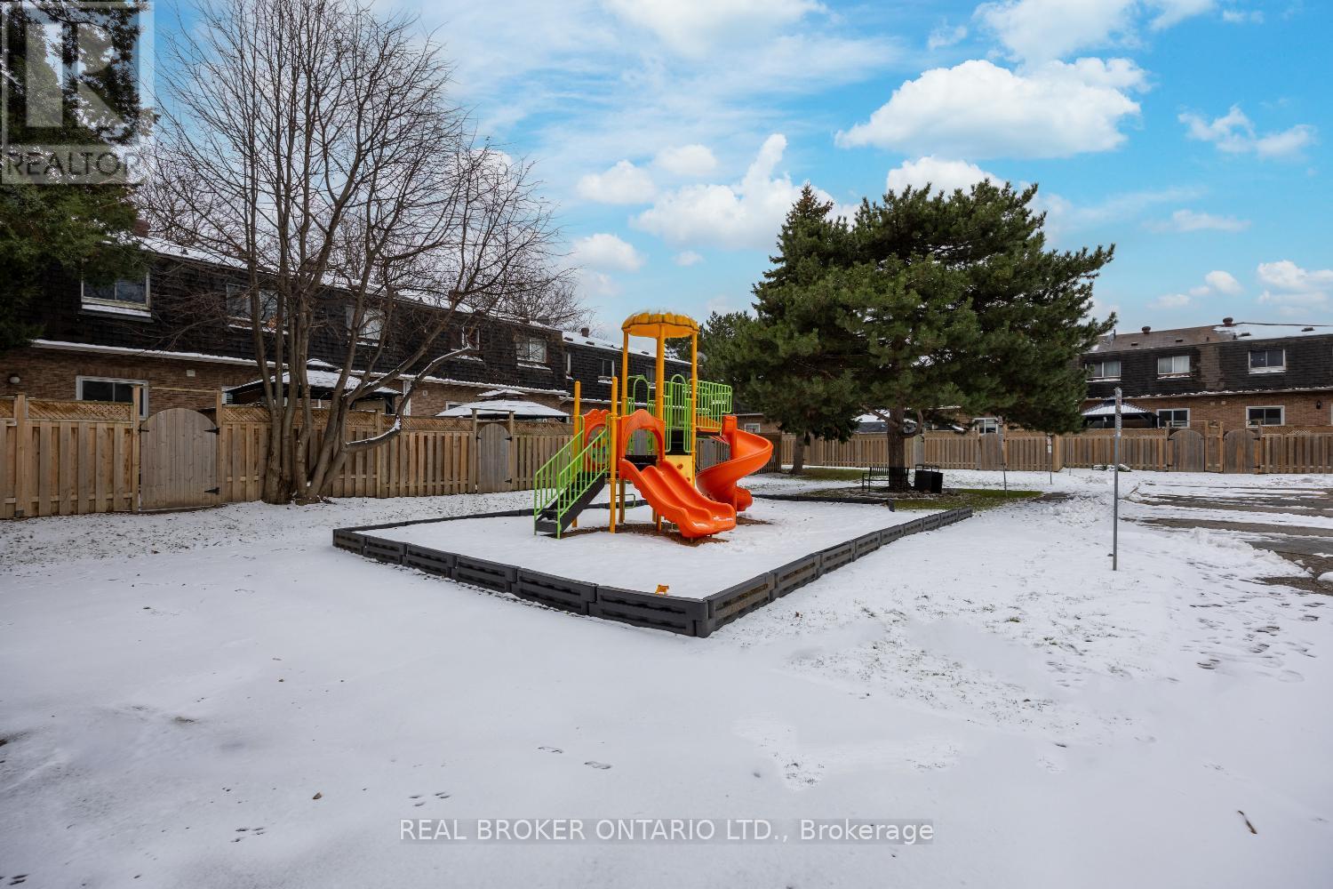 37 Macey Court, Ajax (Central West), ON - Outdoor