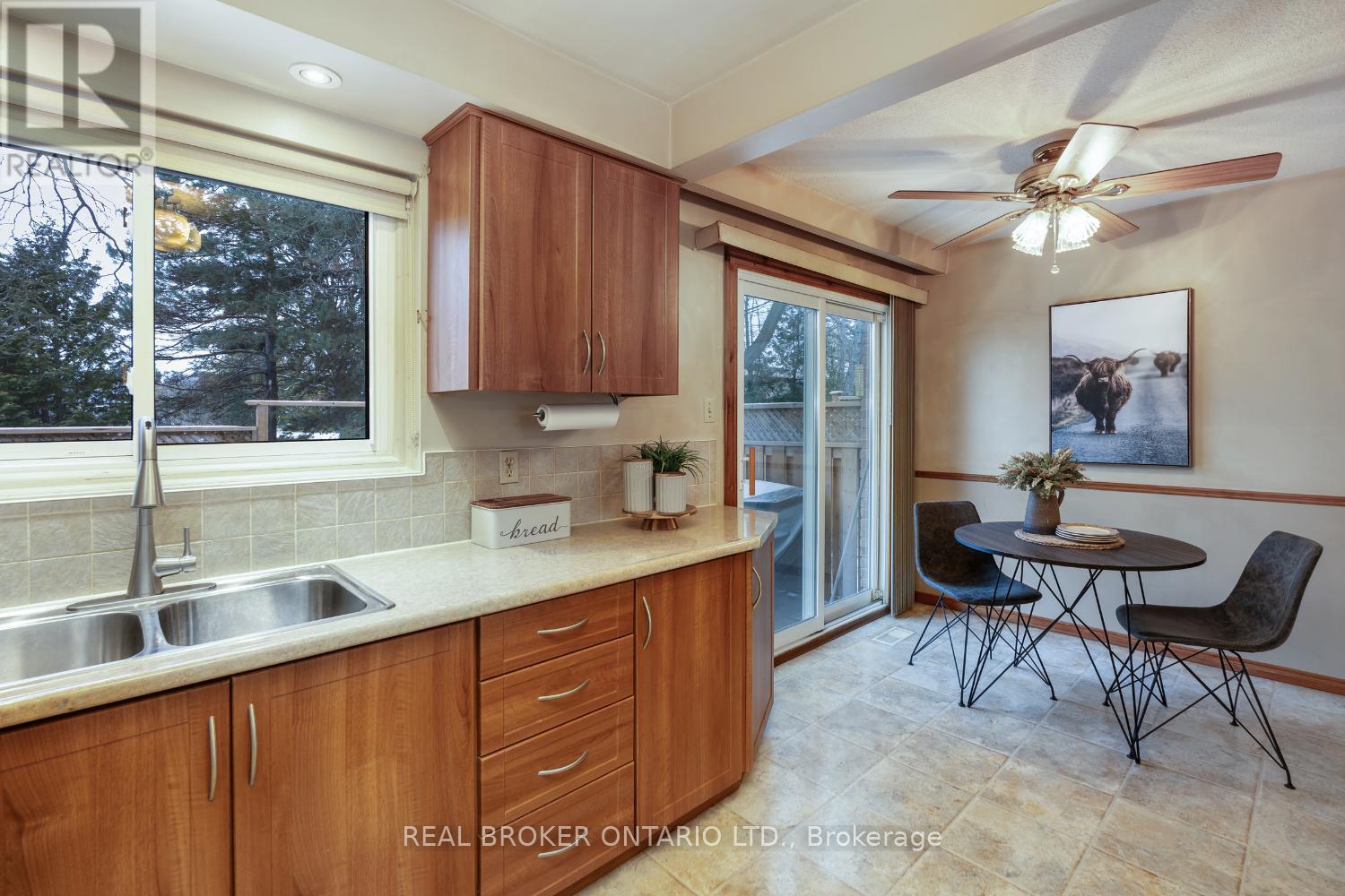 37 Macey Court, Ajax (Central West), ON - Indoor Photo Showing Kitchen With Double Sink