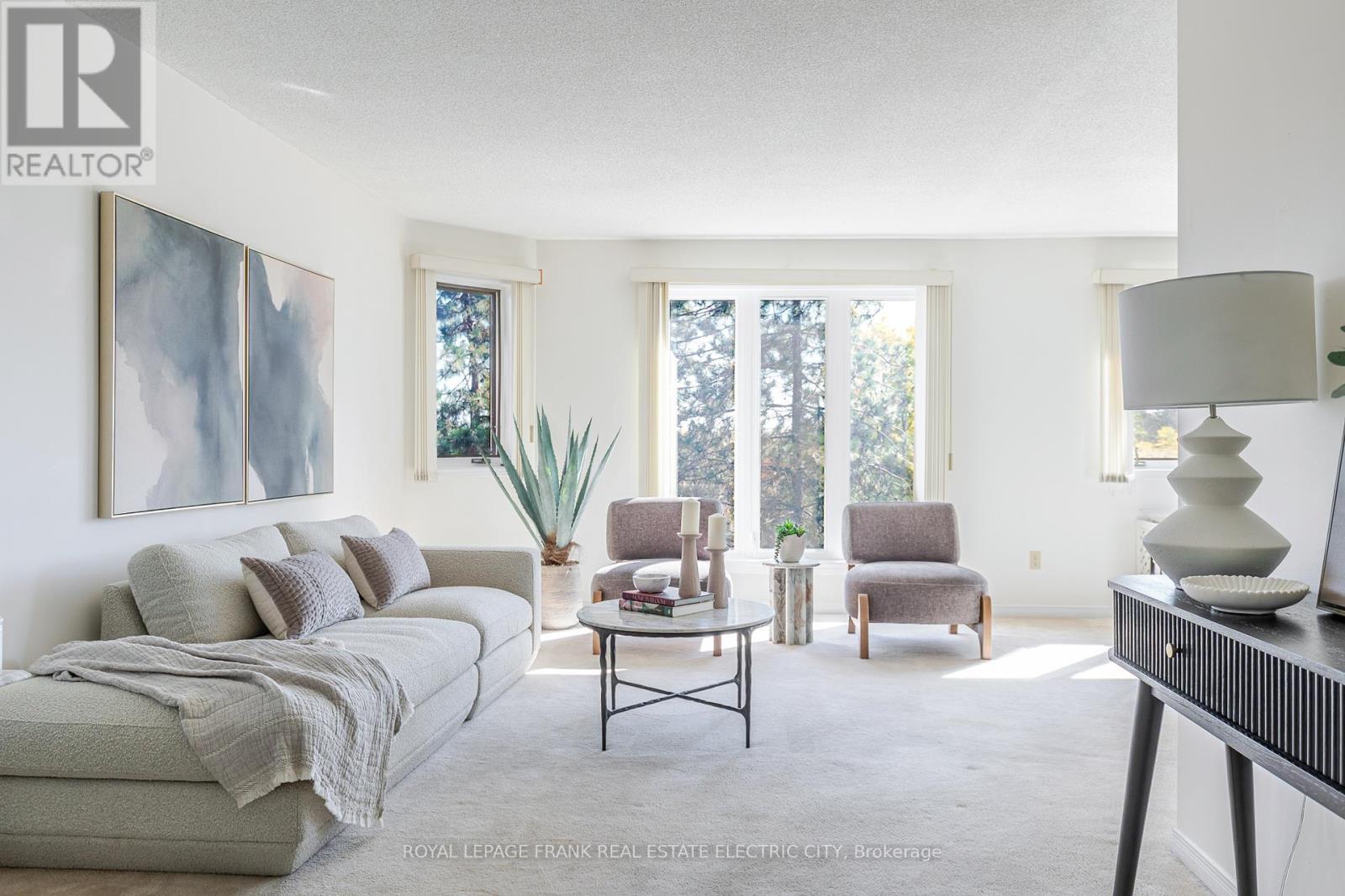 30 - 36 Champlain Crescent, Peterborough (Northcrest Ward 5), ON - Indoor Photo Showing Living Room