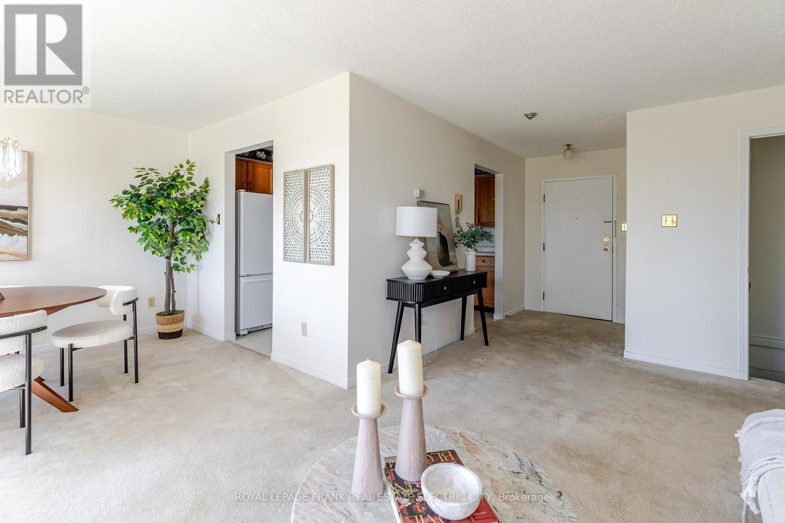 30 - 36 Champlain Crescent, Peterborough (Northcrest Ward 5), ON - Indoor