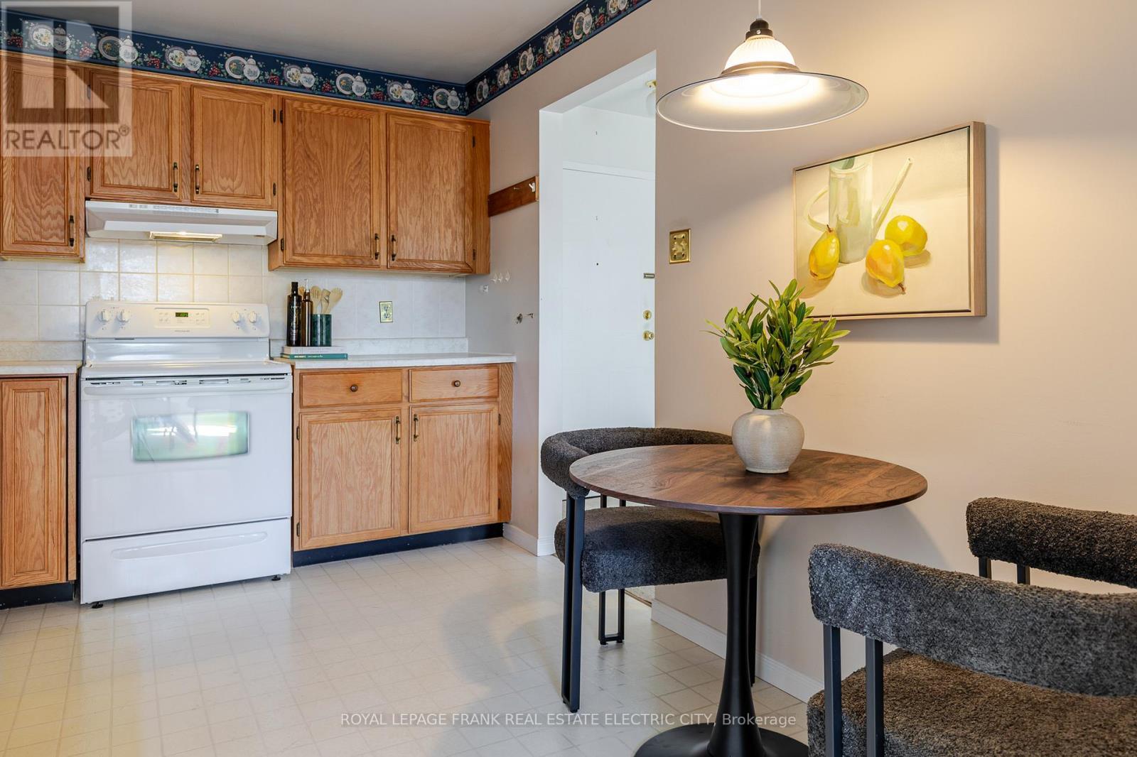 30 - 36 Champlain Crescent, Peterborough (Northcrest Ward 5), ON - Indoor Photo Showing Kitchen