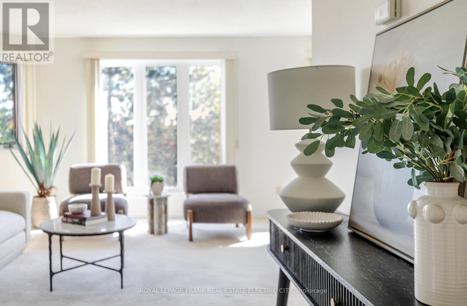 30 - 36 Champlain Crescent, Peterborough (Northcrest Ward 5), ON - Indoor